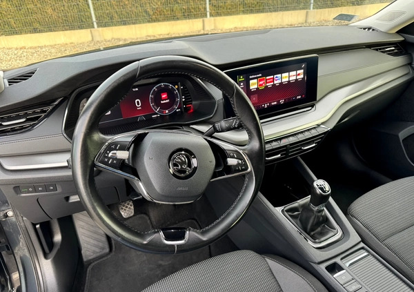 Skoda Octavia cena 69900 przebieg: 165000, rok produkcji 2020 z Jędrzejów małe 781